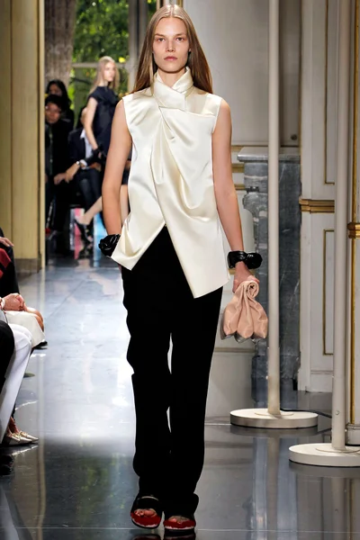 Look 11
